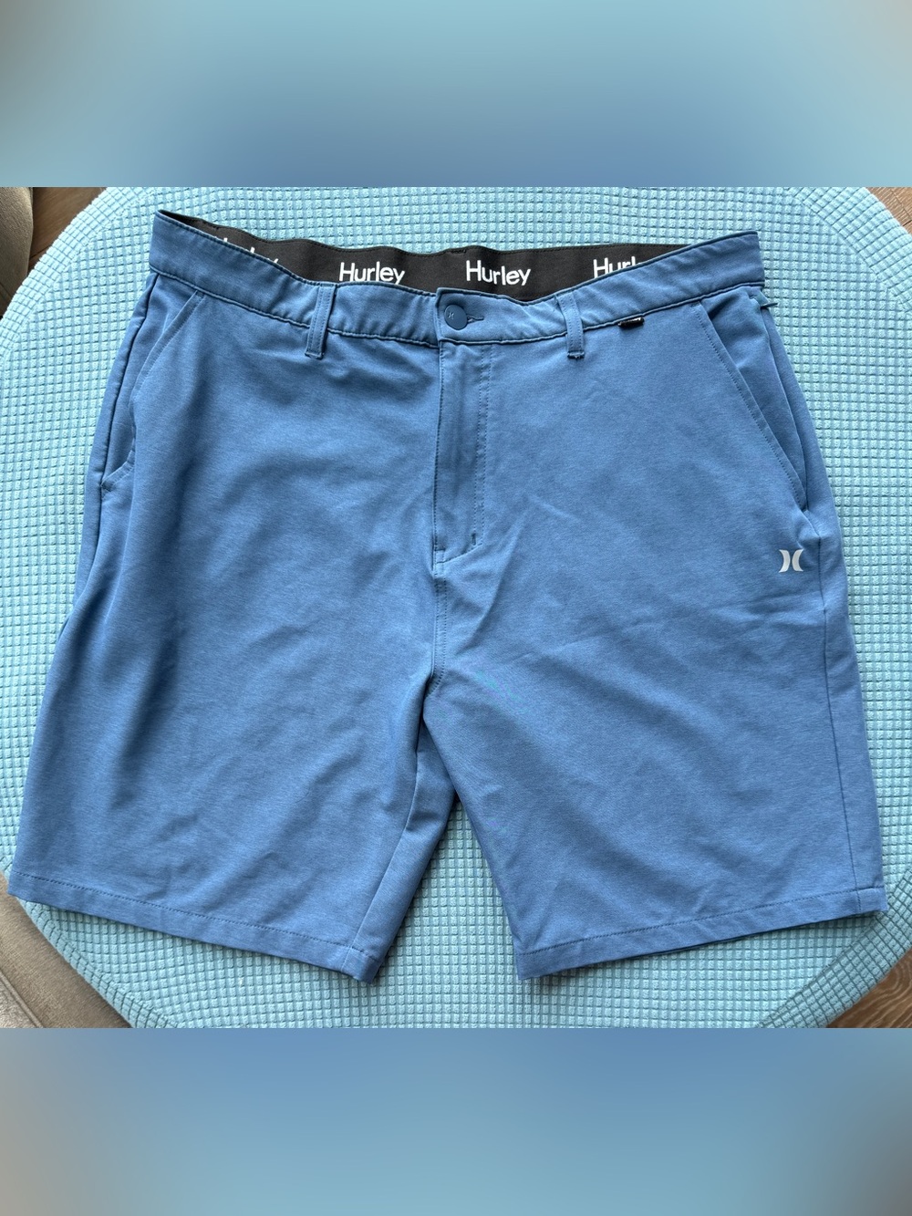 Men’s Hurley size 38 Hybrid Walk Shorts.